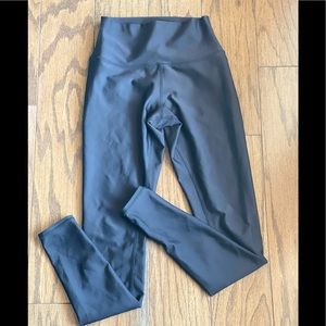 Alo legging size Small but fits like a XS